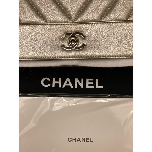 CHANEL VINTAGE CLUTCH - Picture 13 of 16